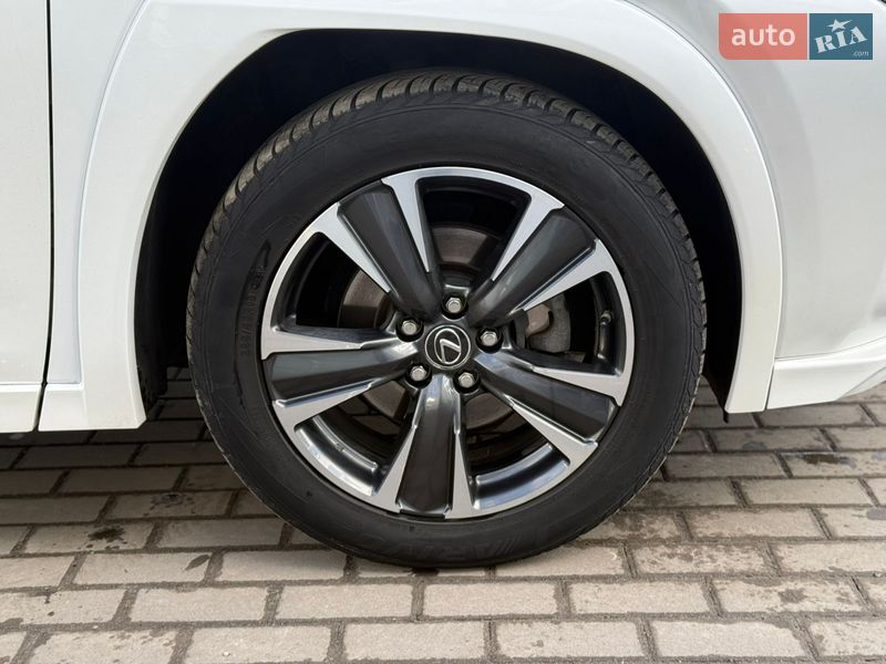 Внедорожник / Кроссовер Lexus UX 2019 в Киеве