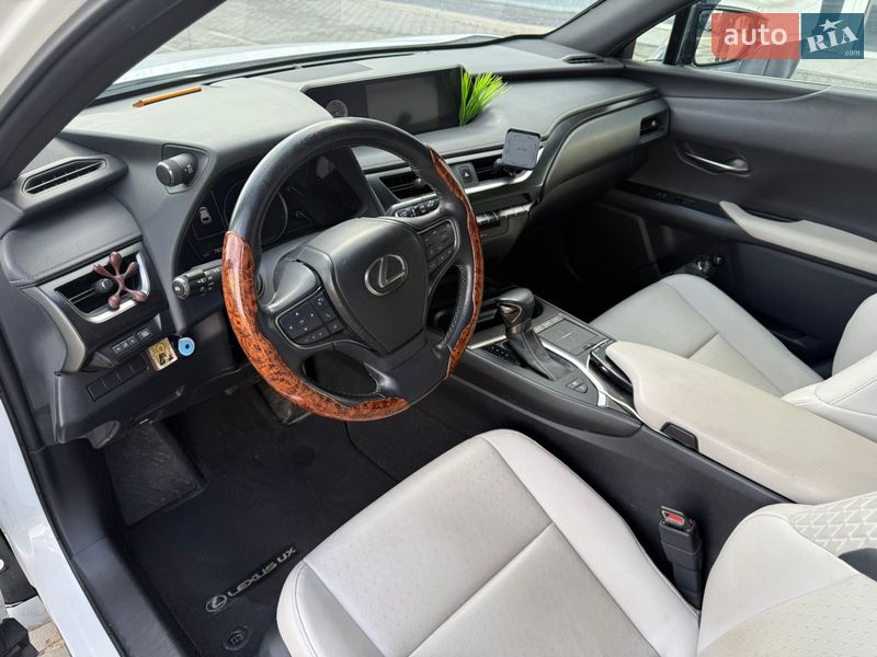 Внедорожник / Кроссовер Lexus UX 2019 в Киеве