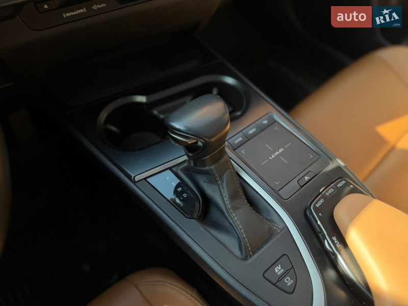 Внедорожник / Кроссовер Lexus UX 2021 в Львове