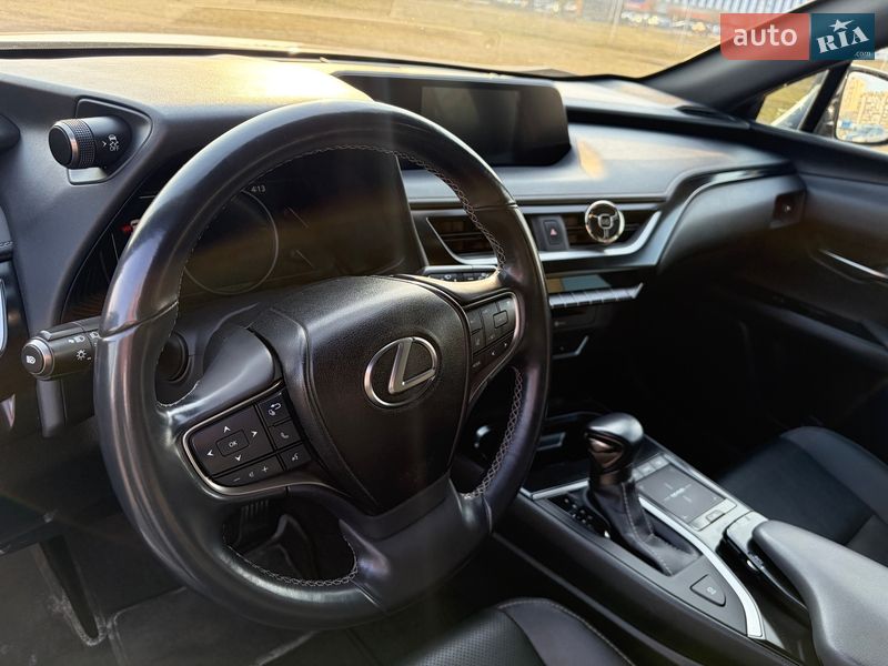 Позашляховик / Кросовер Lexus UX 2019 в Тернополі