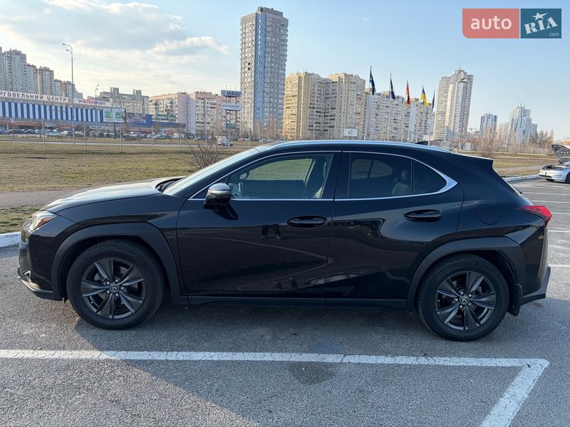 Позашляховик / Кросовер Lexus UX 2019 в Тернополі
