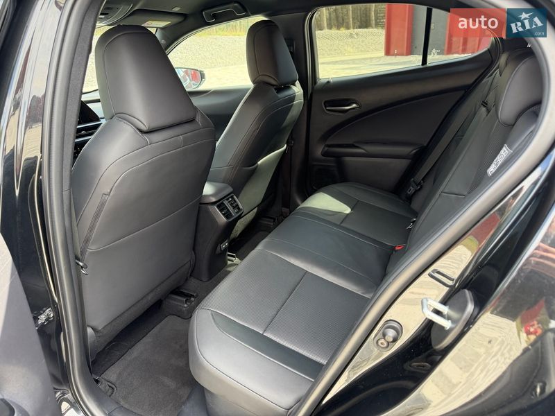 Позашляховик / Кросовер Lexus UX 2023 в Львові