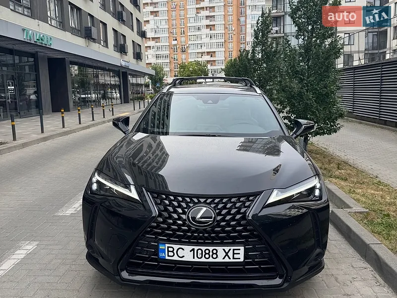 Lexus UX 2023