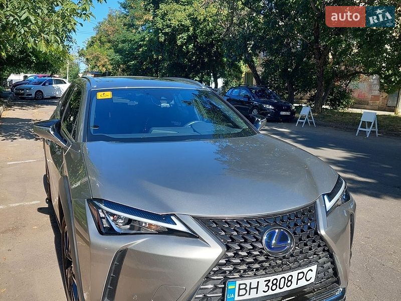 Lexus UX 2021