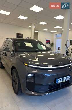 Внедорожник / Кроссовер Li Auto L6 2024 в 