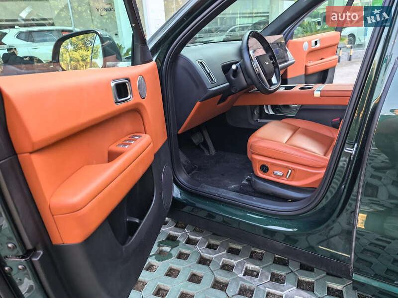 Внедорожник / Кроссовер Li Auto L6 2024 в Киеве