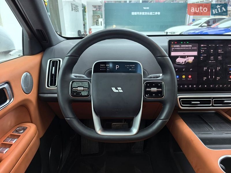 Внедорожник / Кроссовер Li Auto L6 2024 в Киеве