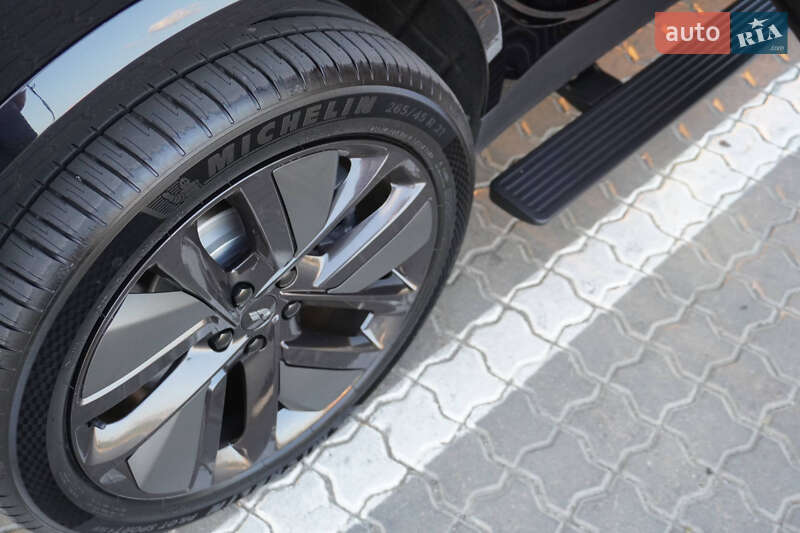 Внедорожник / Кроссовер Li Auto L7 2024 в Одессе