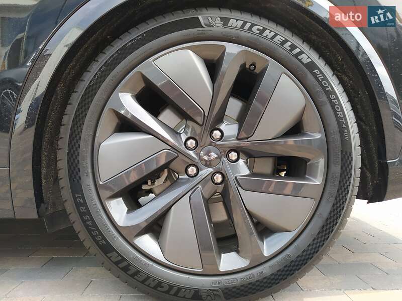 Внедорожник / Кроссовер Li Auto L7 2024 в Киеве