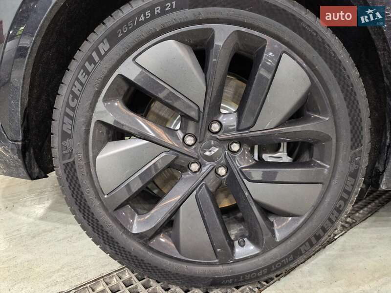 Внедорожник / Кроссовер Li Auto L7 2024 в Киеве
