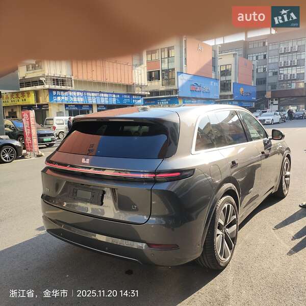 Внедорожник / Кроссовер Li Auto L7 2024 в Киеве