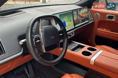 Внедорожник / Кроссовер Li Auto L9 2024 в Киеве