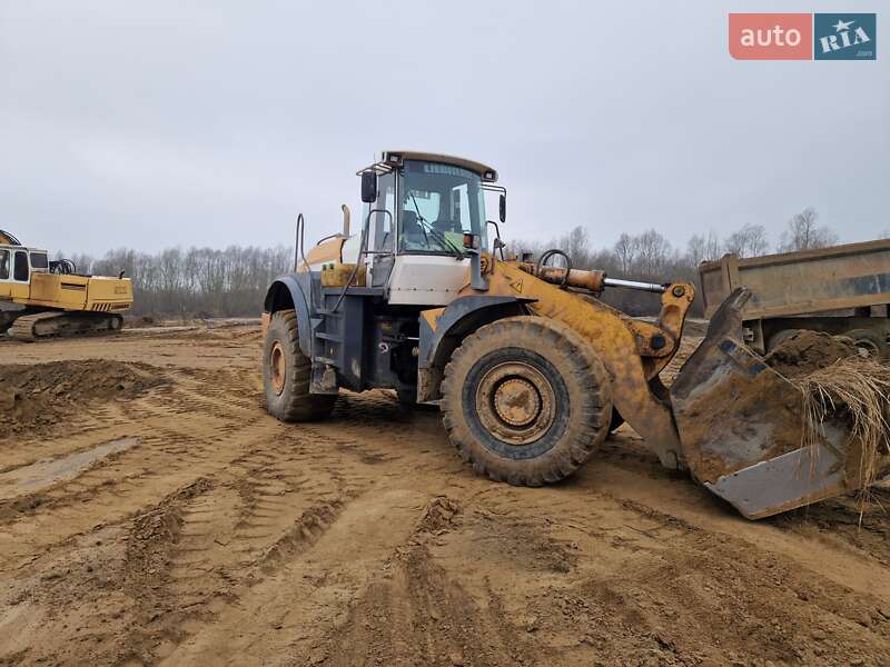 Фронтальный погрузчик Liebherr 574 2000 в Езуполе