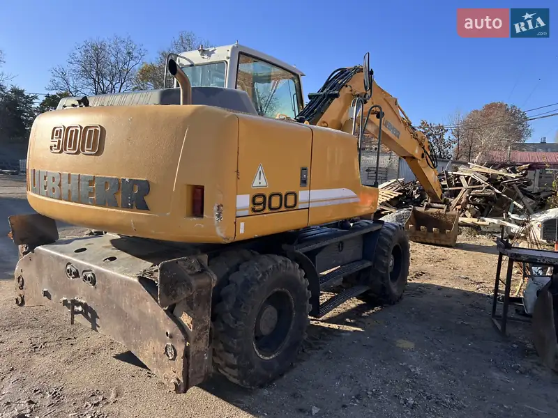 Liebherr A 900 2004