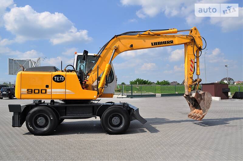Колесный экскаватор Liebherr A 2007 в Ровно
