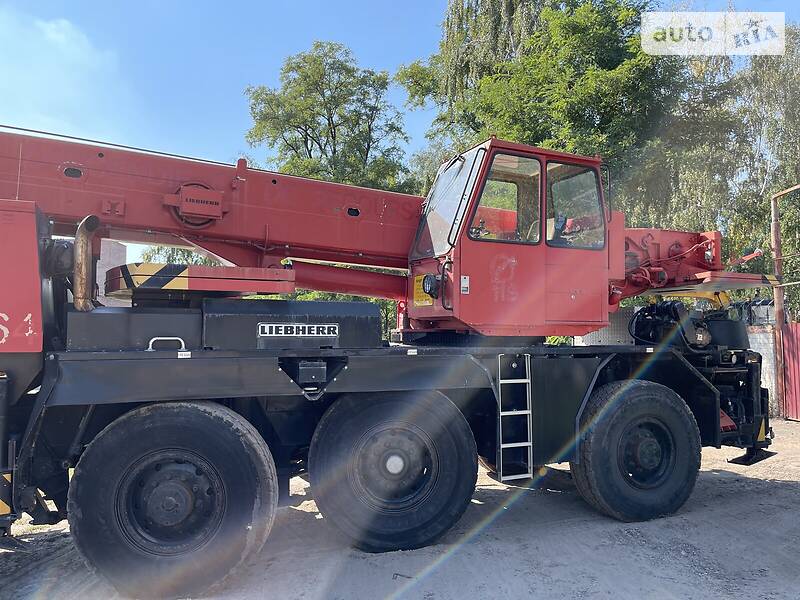 Автокран Liebherr LTM 1993 в Чернігові