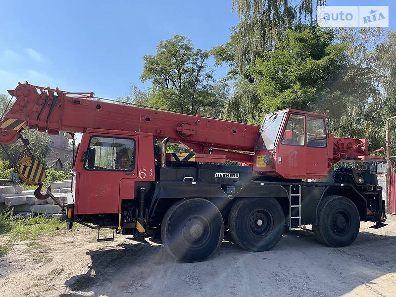 Автокран Liebherr LTM 1993 в Чернігові