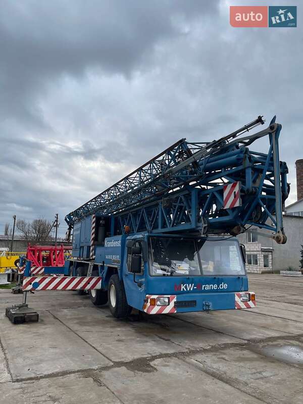Баштовий кран Liebherr MK 2001 в Одесі
