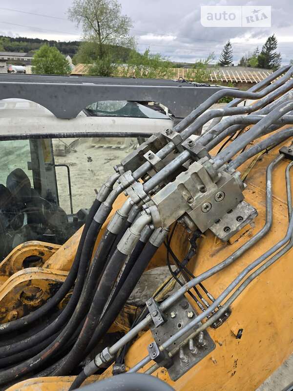 Автомобиль скорой помощи Liebherr R 966 2008 в Стрые