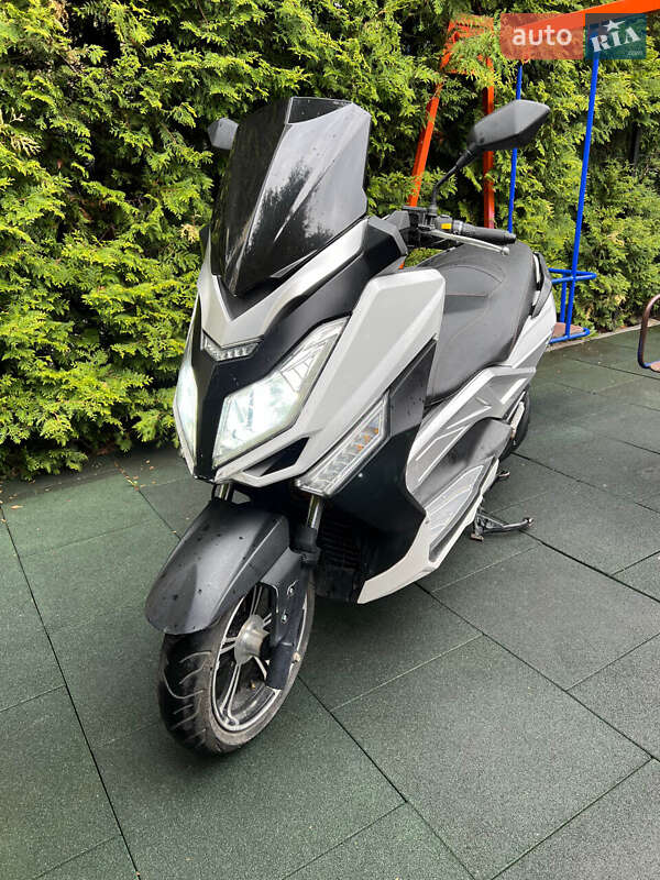 Макси-скутер Like.Bike Earth 2021 в 
