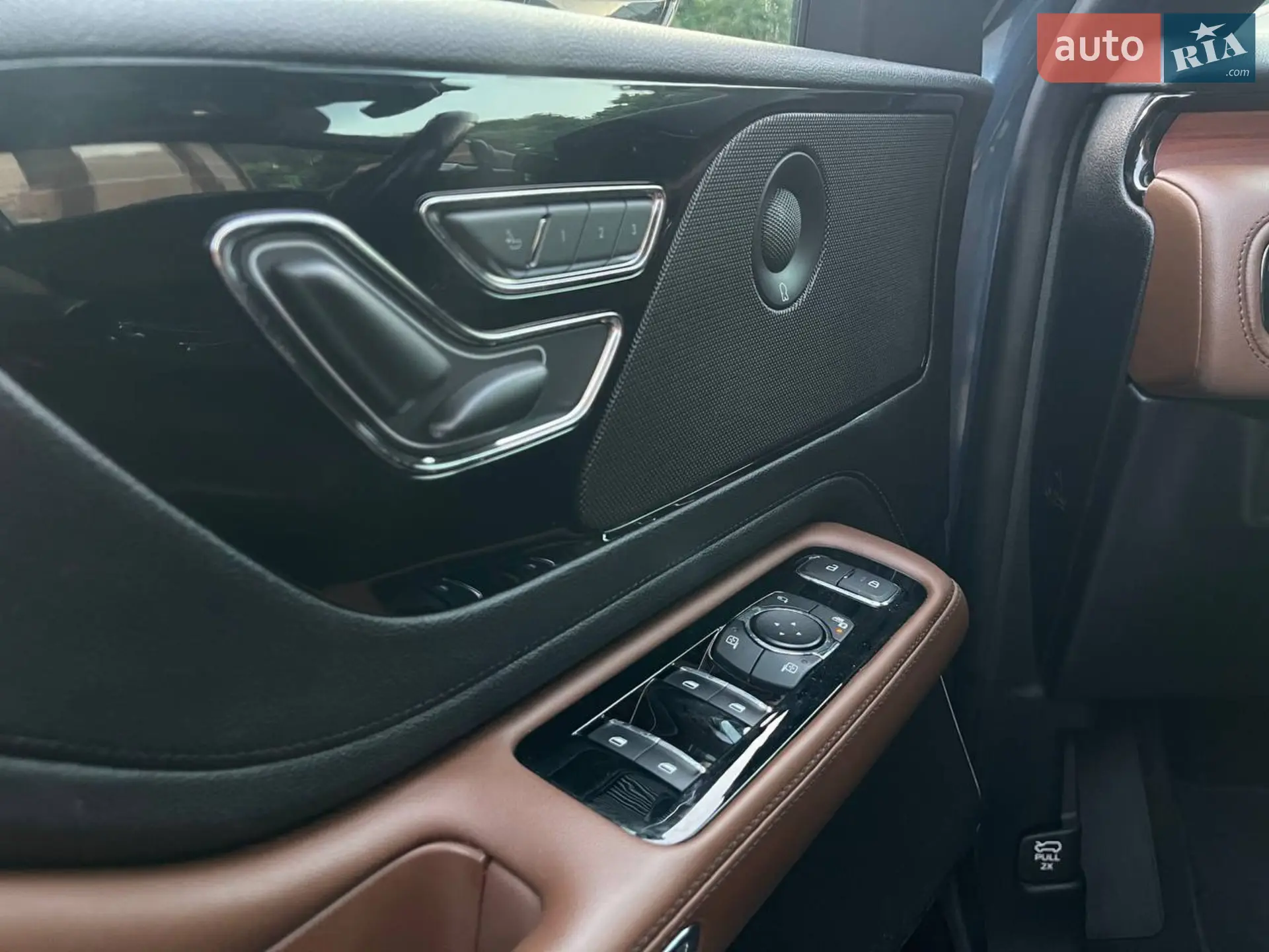 2019 Lincoln Aviator - мініатюра 14