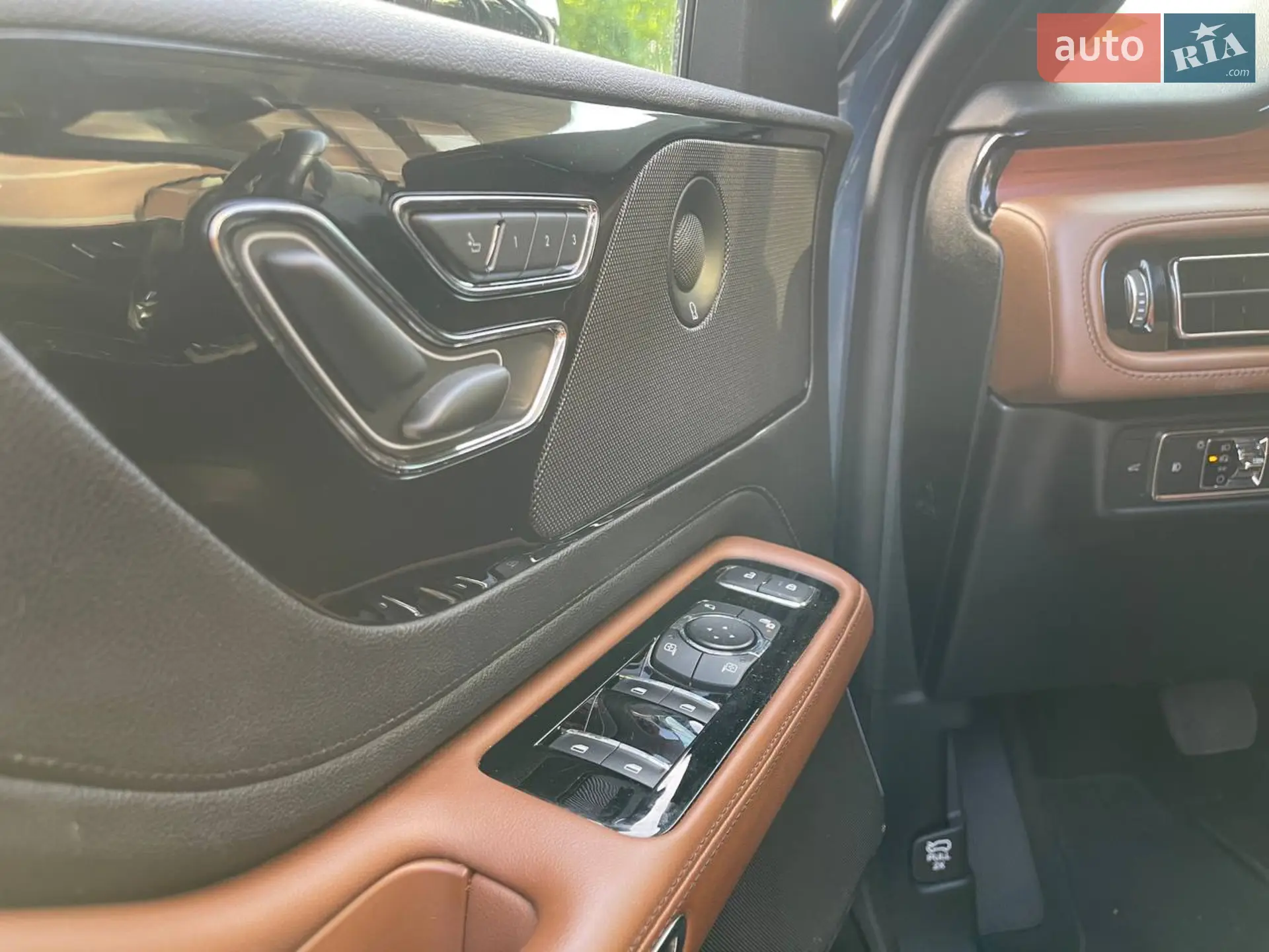 2019 Lincoln Aviator - мініатюра 31