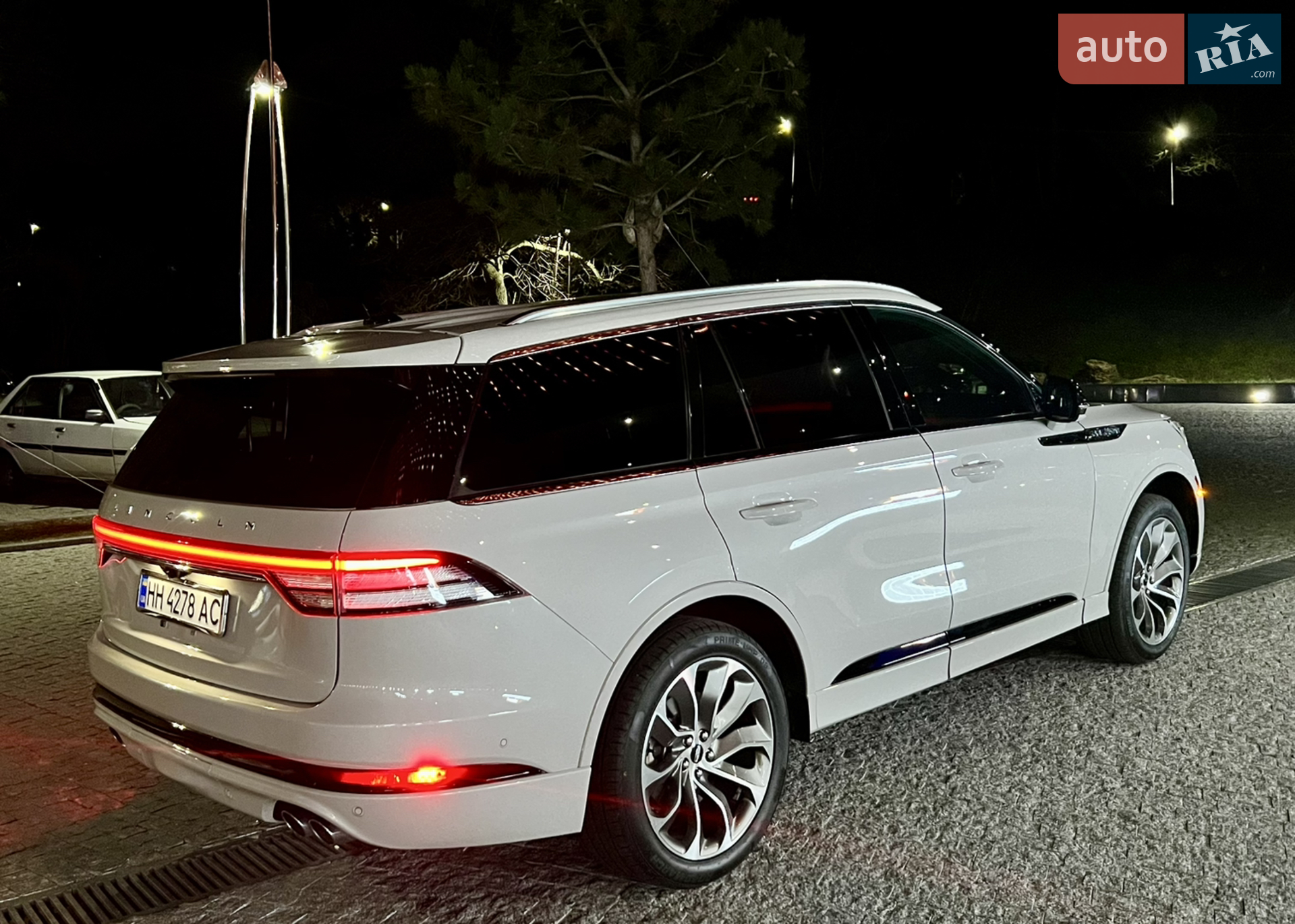 2020 Lincoln Aviator - мініатюра 12