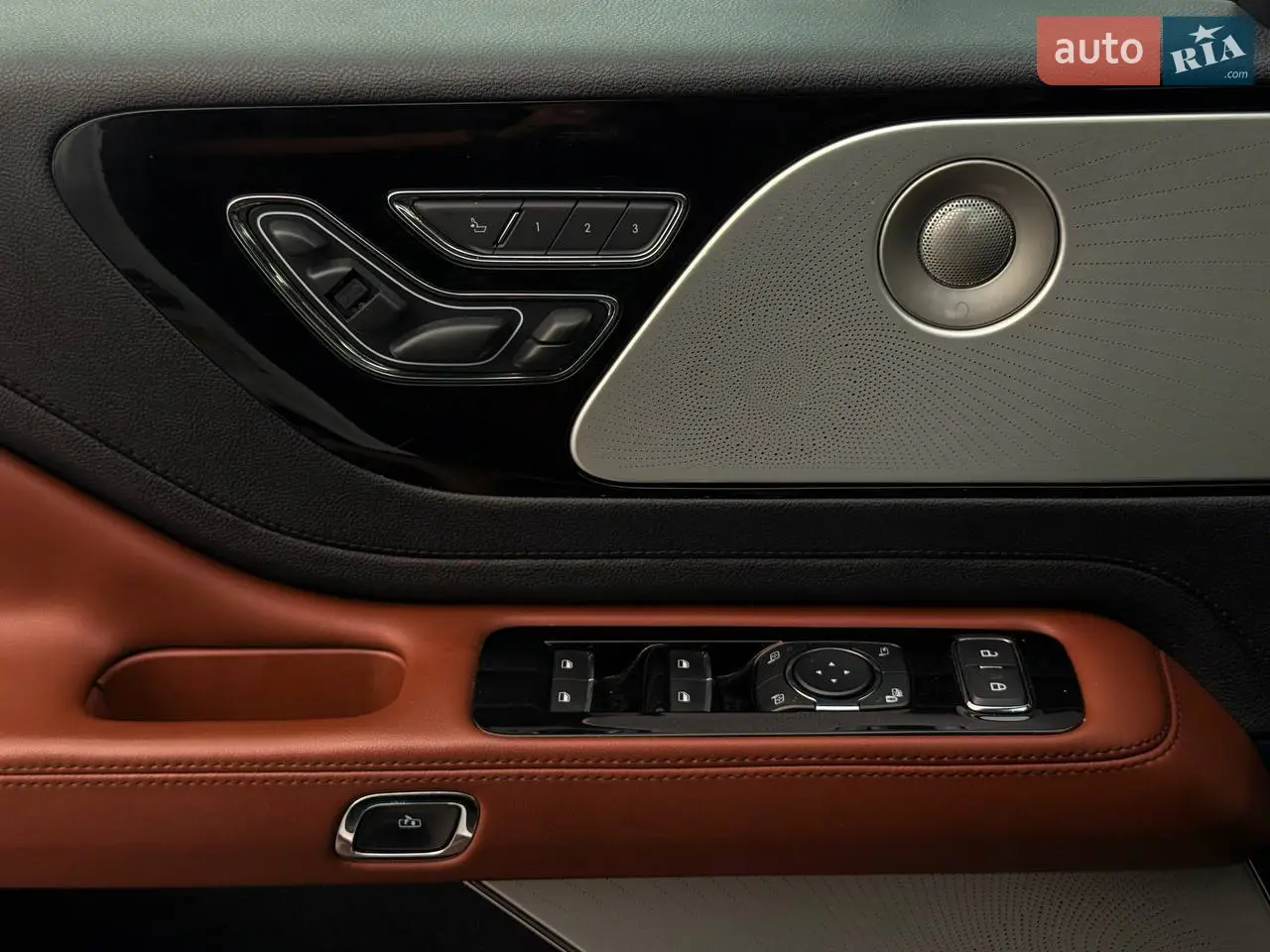 Позашляховик / Кросовер Lincoln Aviator 2021 в Харкові фото 46