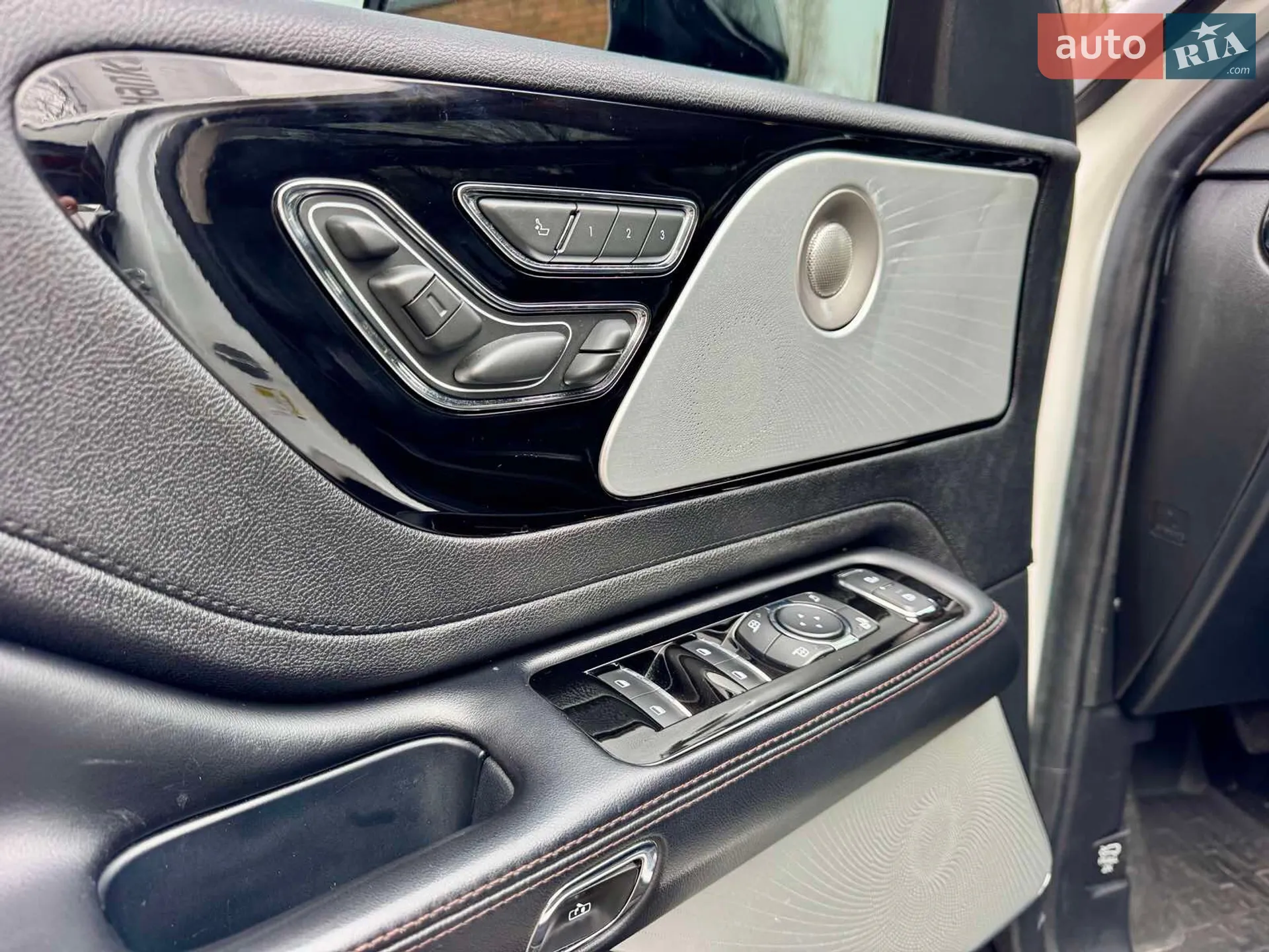 2020 Lincoln Aviator - мініатюра 12