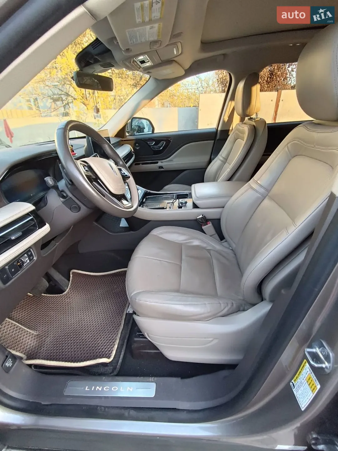 2019 Lincoln Aviator - мініатюра 8