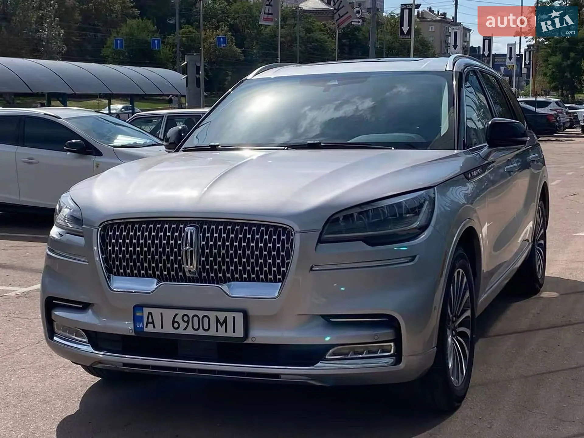 2019 Lincoln Aviator - мініатюра 3