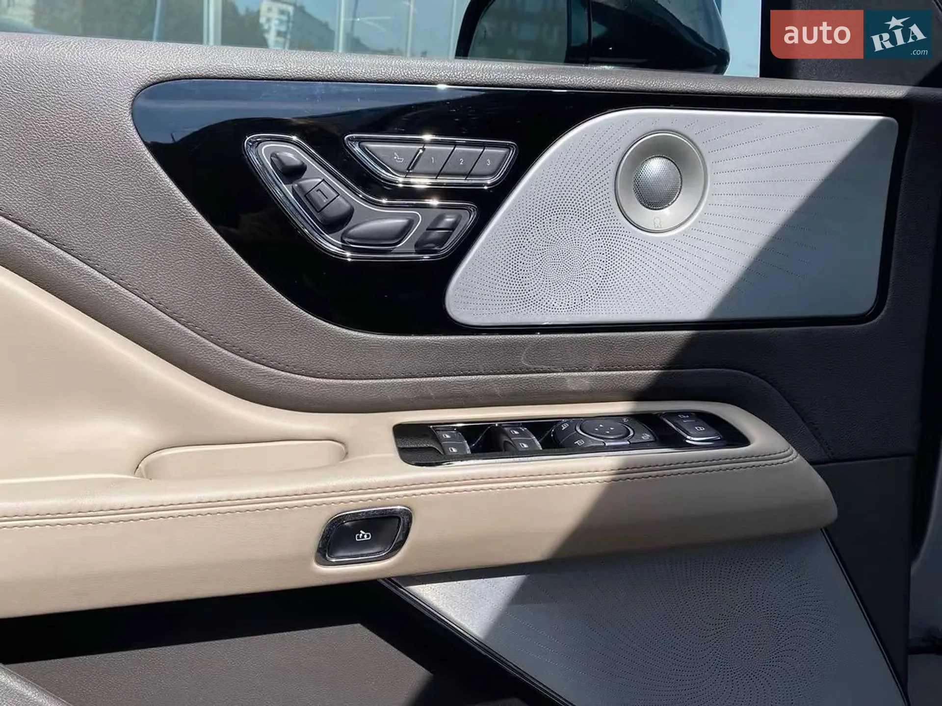 2019 Lincoln Aviator - мініатюра 34