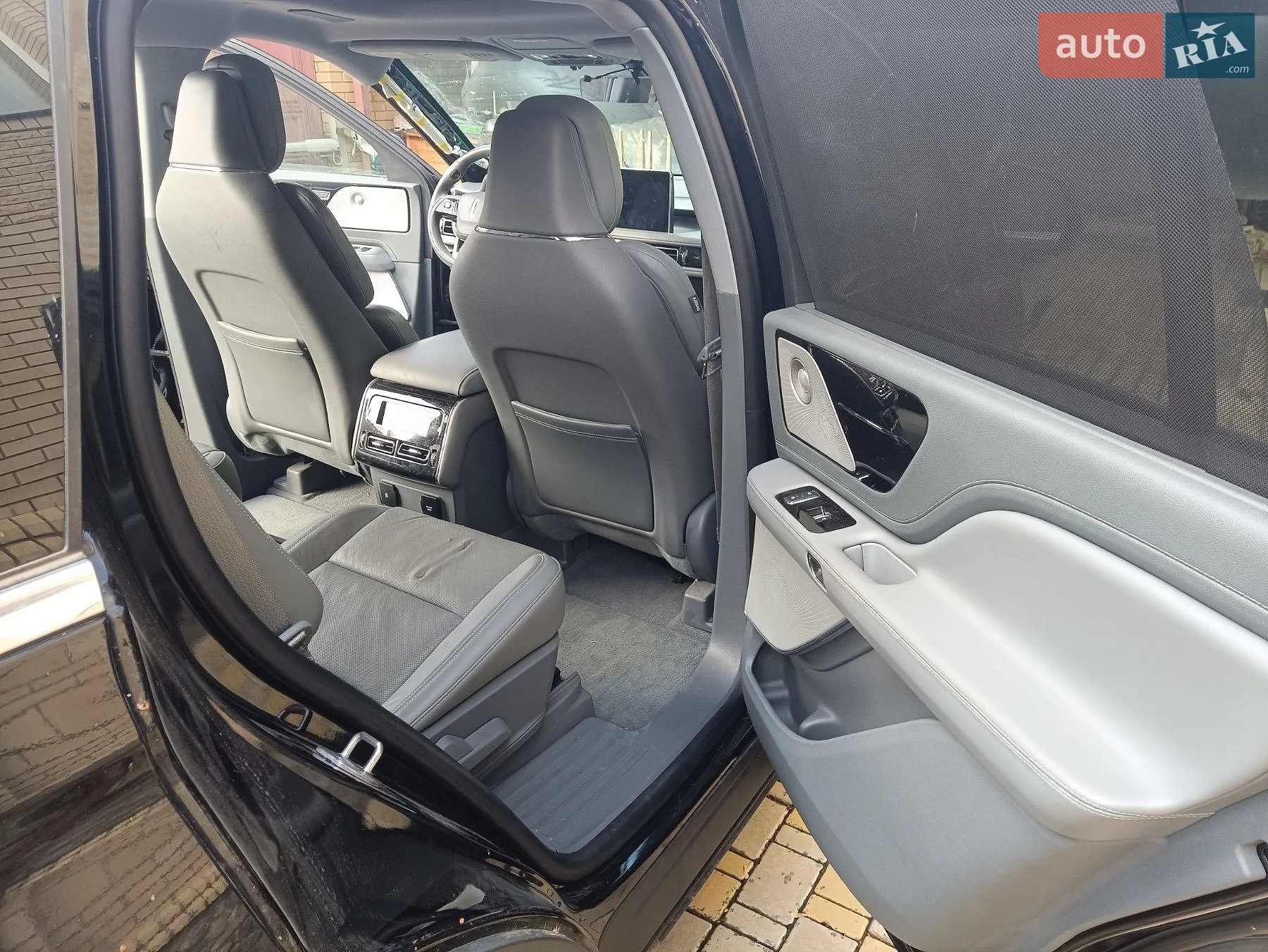 2019 Lincoln Aviator - мініатюра 12