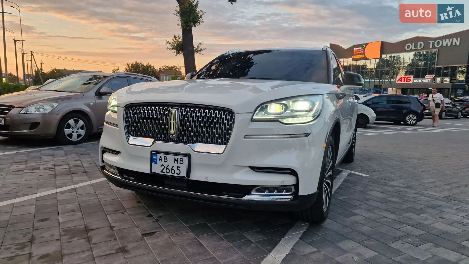 2021 Lincoln Aviator - мініатюра 3