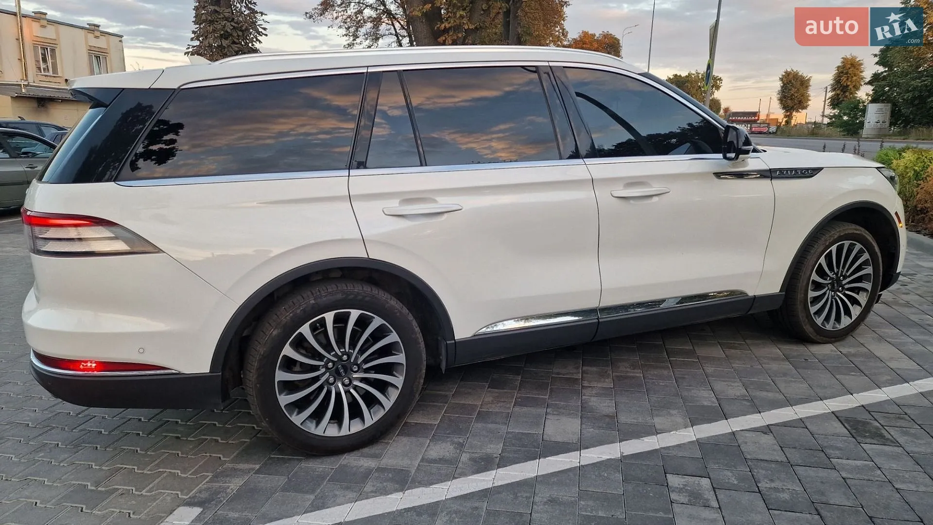 2021 Lincoln Aviator - мініатюра 9