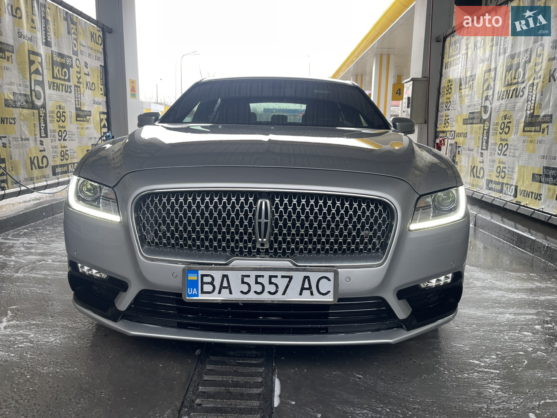 2017 Lincoln Continental - мініатюра 3