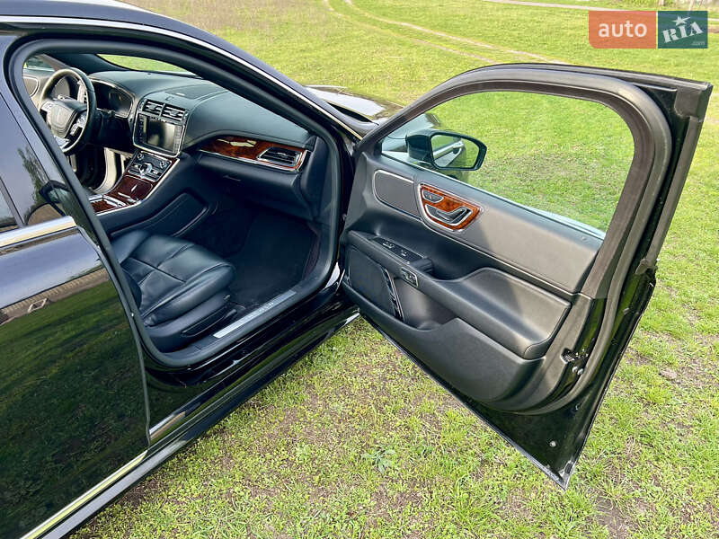 Седан Lincoln Continental 2017 в Макарове