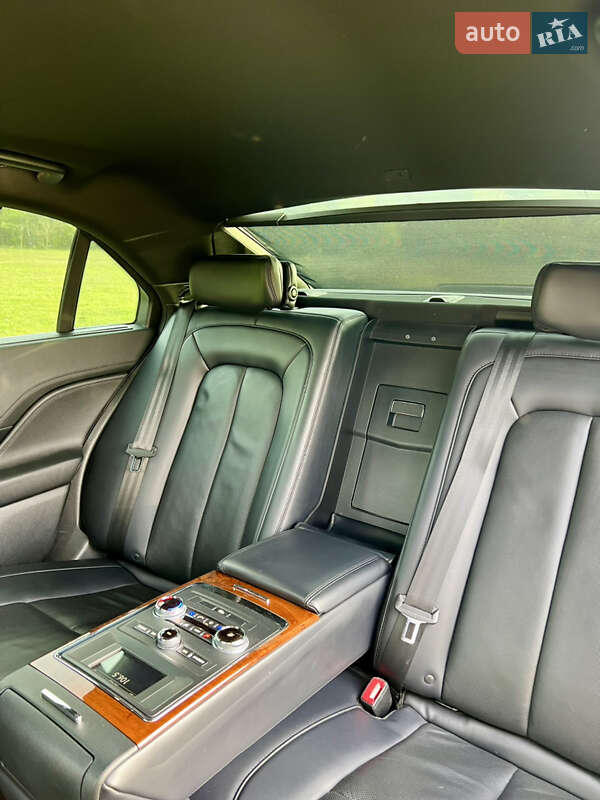 Седан Lincoln Continental 2017 в Макарове