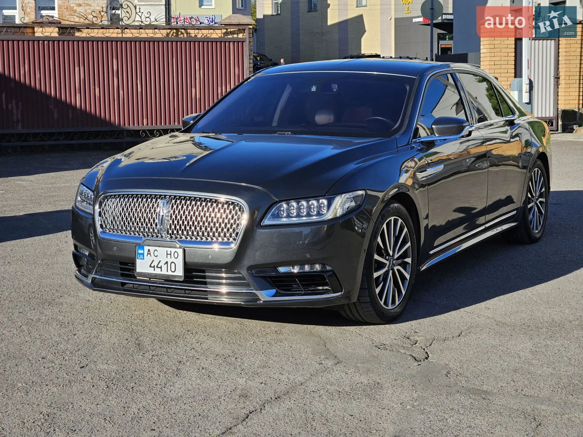 2018 Lincoln Continental - мініатюра 2