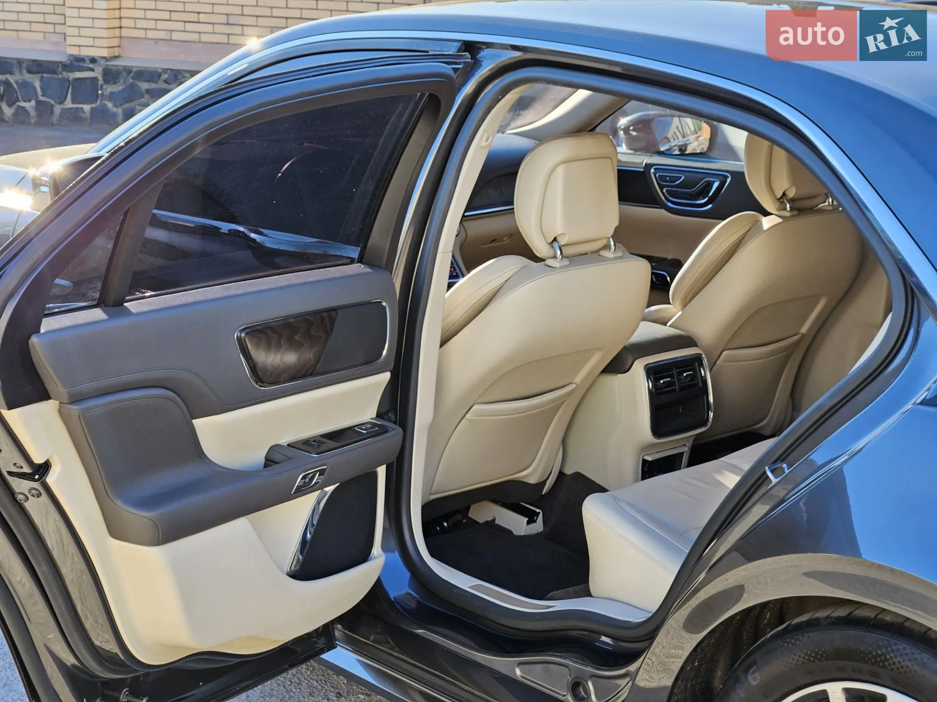 2018 Lincoln Continental - мініатюра 25