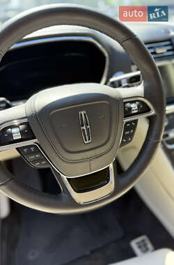 Седан Lincoln Continental 2018 в 