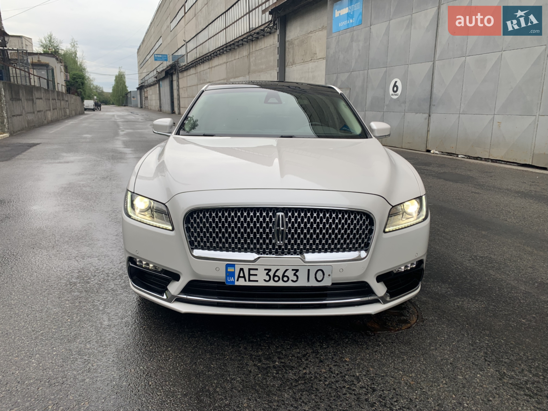2017 Lincoln Continental - мініатюра 2