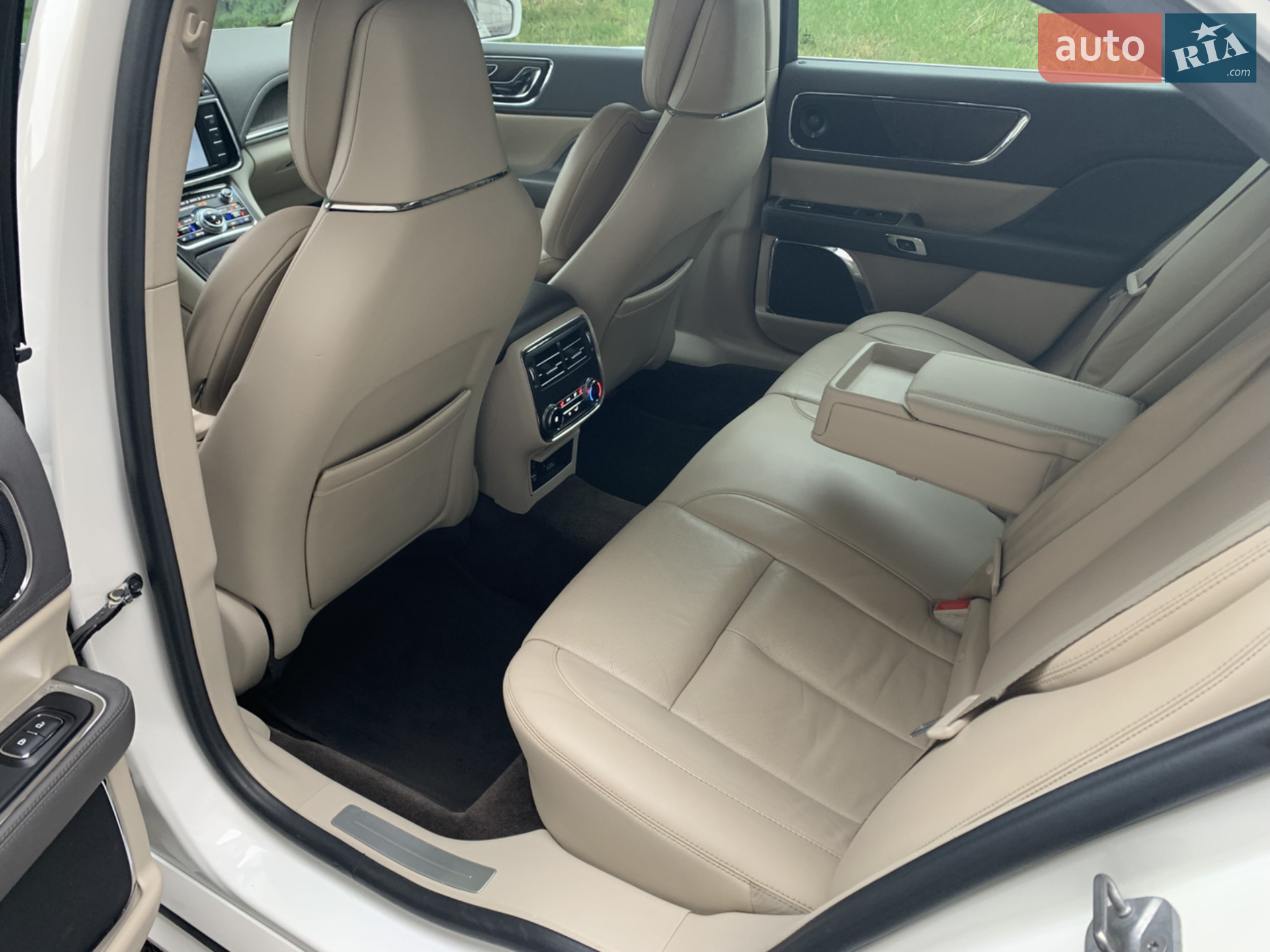 2017 Lincoln Continental - мініатюра 12
