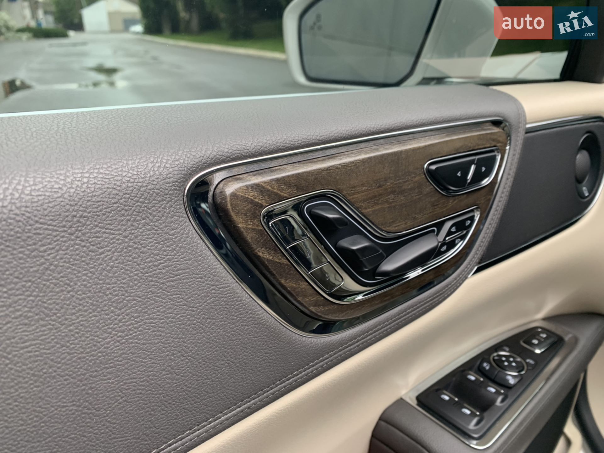 2017 Lincoln Continental - мініатюра 21
