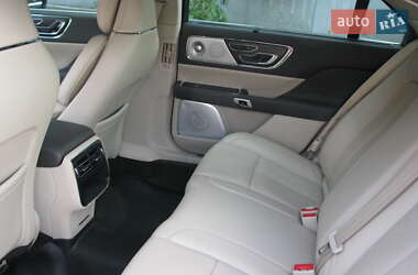 Седан Lincoln Continental 2016 в 