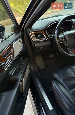 Седан Lincoln Continental 2017 в 