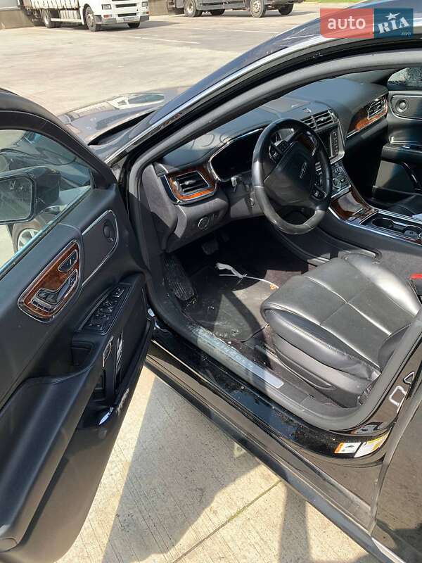 Седан Lincoln Continental 2018 в Львові
