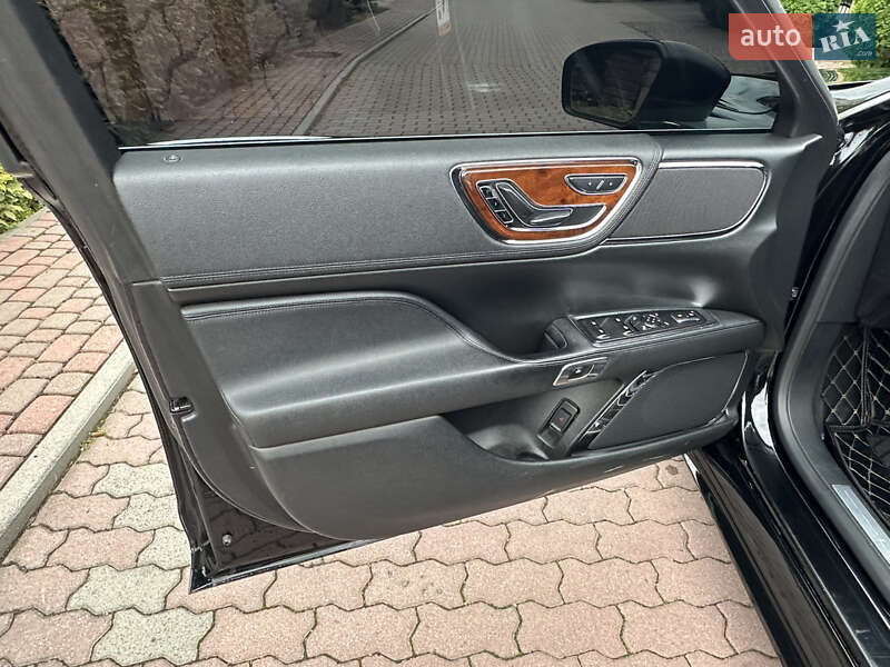 Седан Lincoln Continental 2016 в Чернівцях