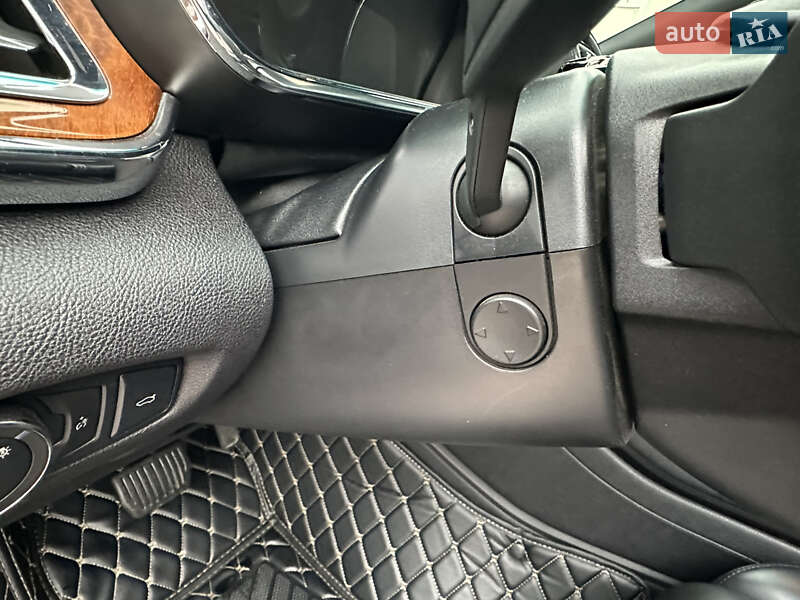 Седан Lincoln Continental 2016 в Чернівцях