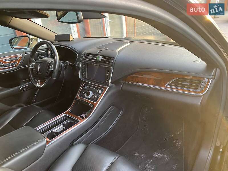 Седан Lincoln Continental 2017 в Львове